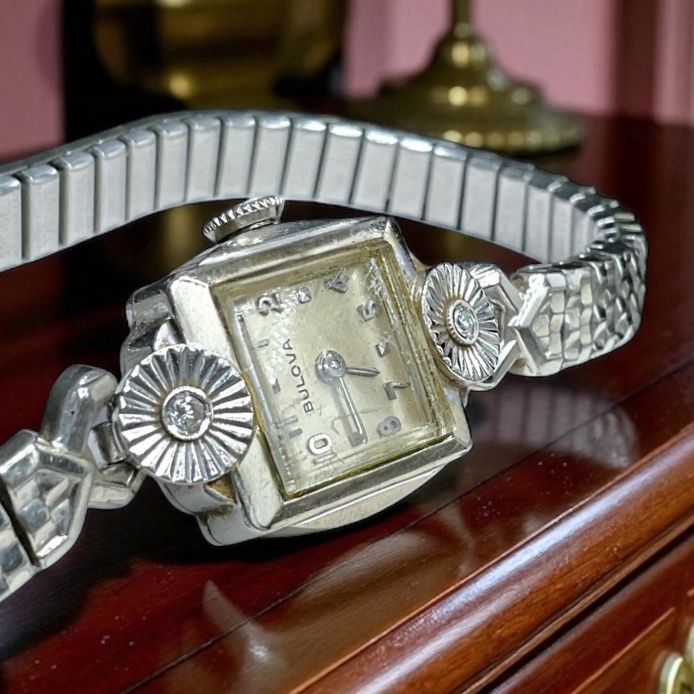 ❤️ WORKINGVintage Bulova Gold .25 CTW Genuine Diamond Watch - Picture 2 of 11